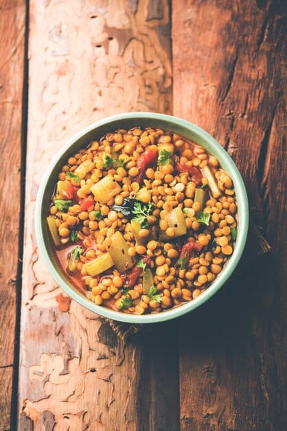 A colorful bowl of lentil and vegetable curry, symbolizing healthy, delicious, and budget-friendly plant-based meals.